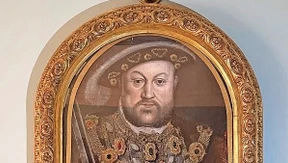 Beim Scrollen taucht plötzlich Heinrich VIII. auf