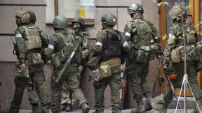 Verteidigungsministerium fordert die Söldner zur Aufgabe auf