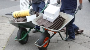 Aufräumen nach Regenmassen und Tornado