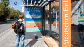 Schöner warten mit Reklame