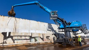 Mit Strom am Fluss verladen