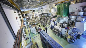 Radioaktive Moleküle unter spektroskopischer Lupe