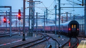 Nachtzüge fahren an Frankfurt vorbei