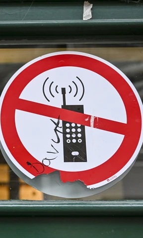 Hessen verbietet private Handynutzung in Schulen