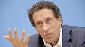 Wer titelt „Mehr Diktatur wagen“, der liegt falsch