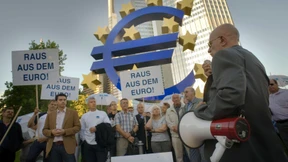 Demo gegen den Euro - mit Bankangestellten