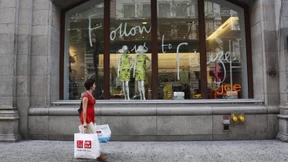 Traditionell gekleidete Muslimin angezündet