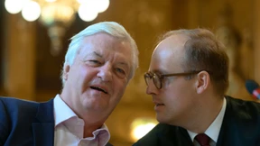 Wie die Rechtsextremen durch Täuschung an die Macht wollen