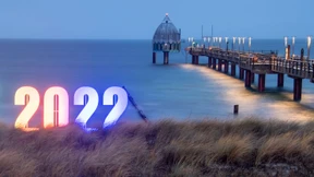 Auf dem Hundeschlitten mit toter Robbe