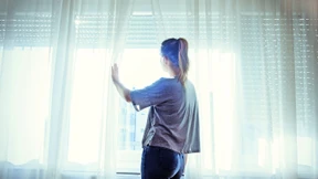 Frau allein, traurig, depressiv