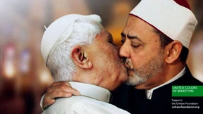Benetton zieht Bild des küssenden Papstes zurück 