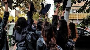 Iran droht Frauen ohne Kopftuch mit Verfolgung „ohne Gnade“