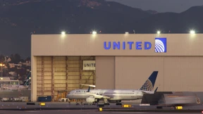 Flugzeug verliert nach dem Start ein Rad