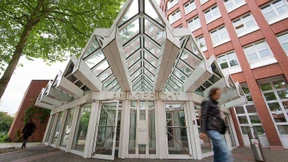 Frau steckt tagelang in Badewanne fest und stirbt