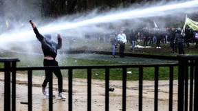 Großdemonstration gegen Corona-Regeln schlägt in Gewalt um
