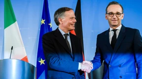 Italien nimmt weiter Flüchtlinge von EU-Marineschiffen auf