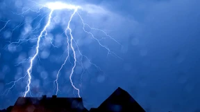 Feuerwehren wegen Starkregen im Dauereinsatz