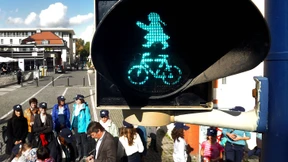 Wo das Ampelmädchen den Weg weist