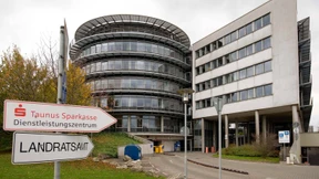 Zahlreiche Jugendamt-Mitarbeiter durch Reizstoff verletzt