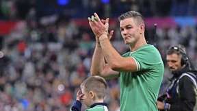 Schwarze Mauer ohne Risse