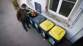 Wann der Kleiderbügel in welche Tonne gehört 