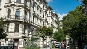 Berlin beschlagnahmt Luxusimmobilien für Flüchtlinge