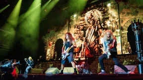 Im Finstern poltern die Geister