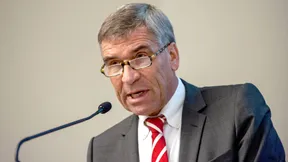 Klaus sticht Stich aus