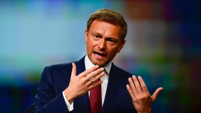 Lindner attackiert Union und SPD scharf