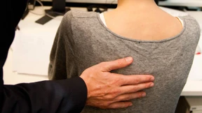 Jeder Zweite hat am Arbeitsplatz sexuelle Belästigung erlebt