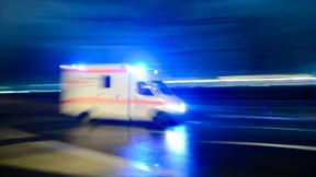 Transporter krachen im Eisregen frontal zusammen