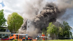 Berliner Feuerwehr gibt nach Großbrand in Fabrik Entwarnung