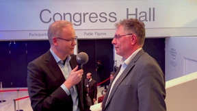 Merkels Auftritt locker und aufgeräumt