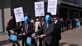 Großbank räumt ein: Banker verdienen zu viel