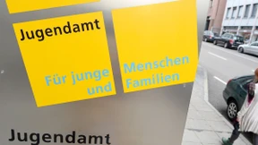 Elfjährige bekommt Kind von ihrem Stiefvater