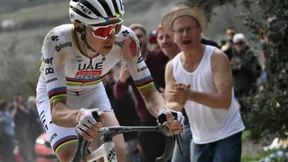 Pogacar überschlägt sich – und gewinnt trotzdem