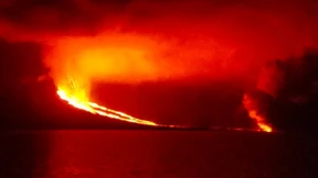 Vulkanausbruch mitten im Naturparadies
