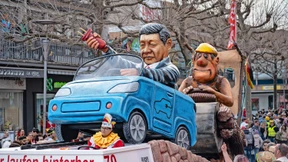 Rosenmontagszug in Mainz: Stimmung trotz Trainerwechsel