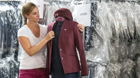 Nach 15 Jahren in Dunkelblau wird jetzt in Weinrot kontrolliert