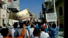 Dutzende Militärfahrzeuge rücken in Hama ein