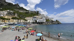 Ein Tag am Meer, mit Maske