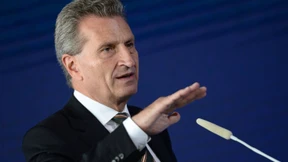 Oettinger fordert weniger Geld und schnellere Asylverfahren