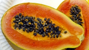Die ausgeschabte Papaya