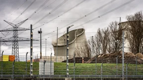 Erster Kühlturm von Biblis ist gefallen