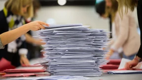 Wahlhelfer als Schutzschilde