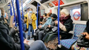 Wie Großbritannien die Omikron-Welle überstehen will