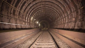 Personen in den Tunneln sorgen für Sperrungen