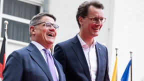 Nur einer von beiden ist jetzt zufrieden