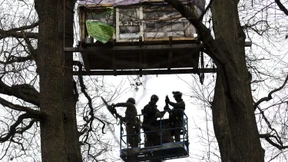 Polizei räumt Lager von Umweltaktivisten in Frankfurt