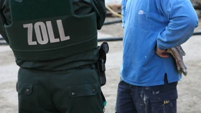 Zoll sprengt zwei Schwarzarbeit-Ringe